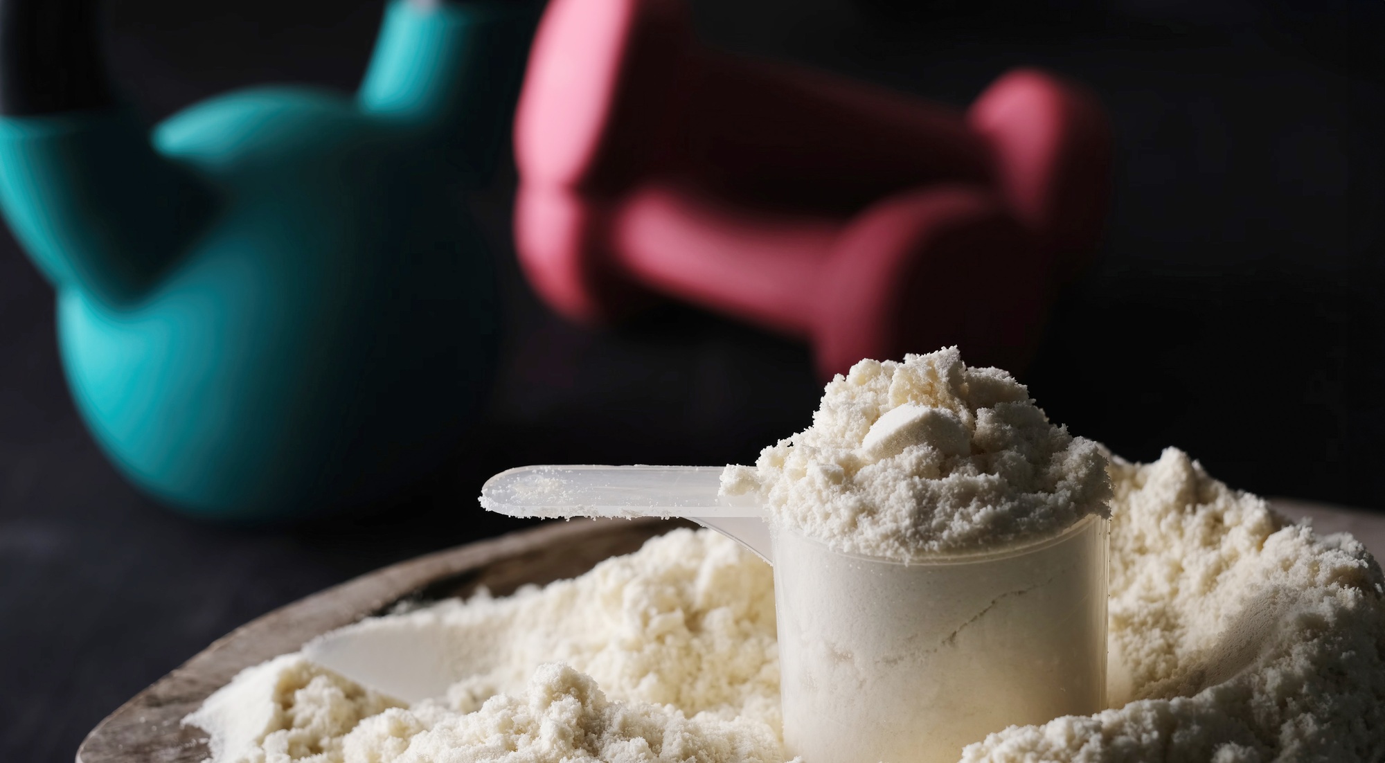 measuring spoon with dry sports protein rotates on a board